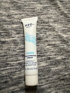 Oasis Ultra Hydrating Cream — White/Light Blue
